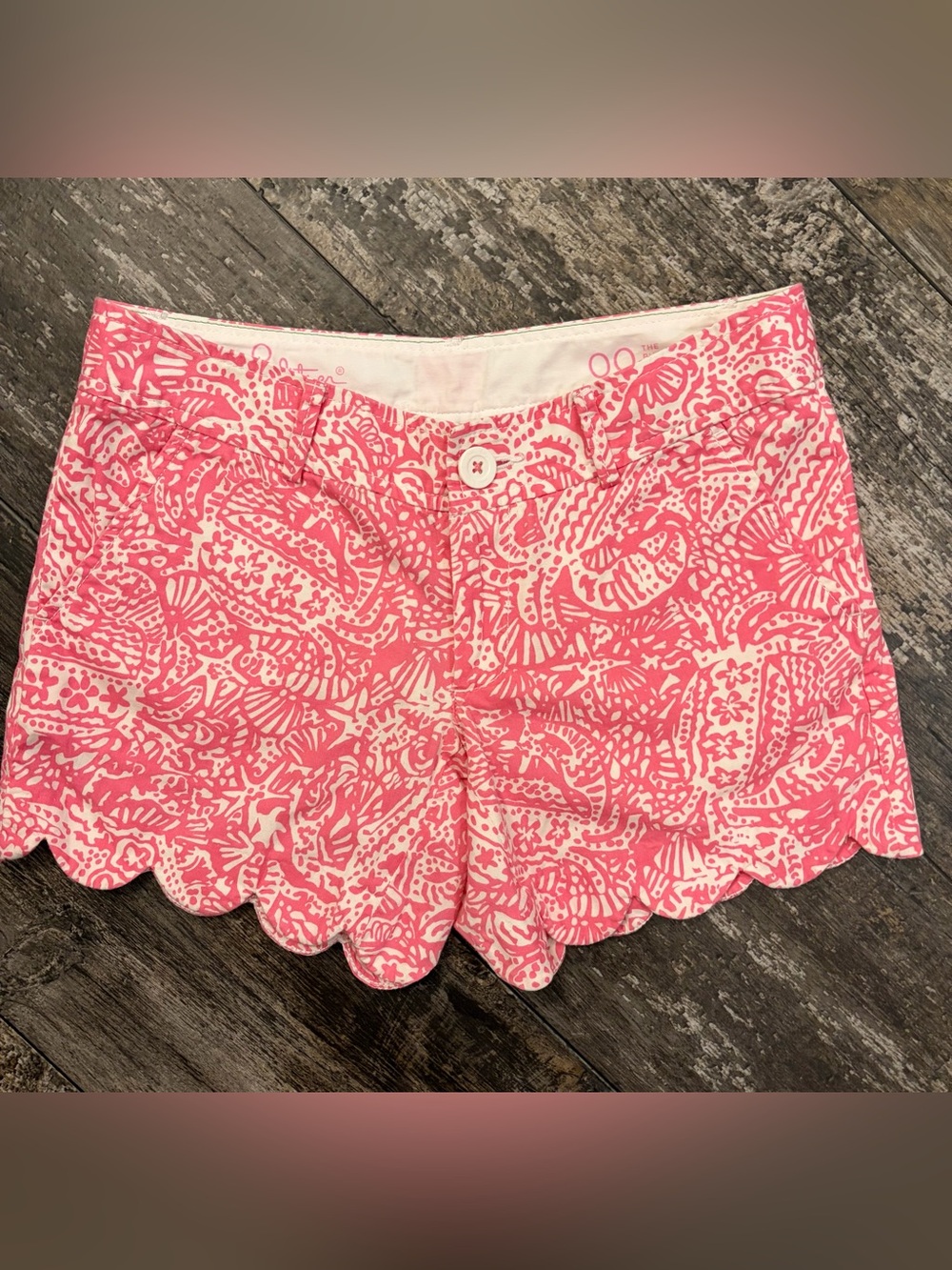 Lilly Pulitzer Pink and White Scalloped Print Shorts